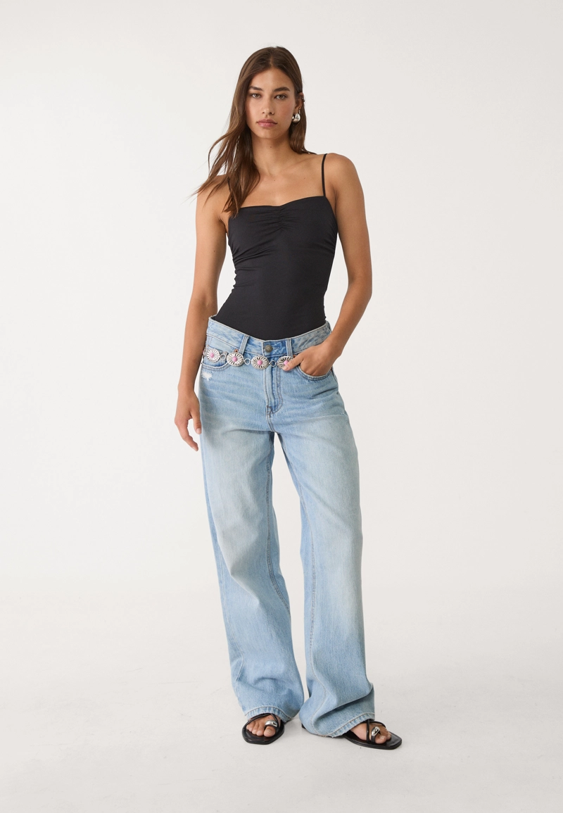 Боди с бретелями и сборками