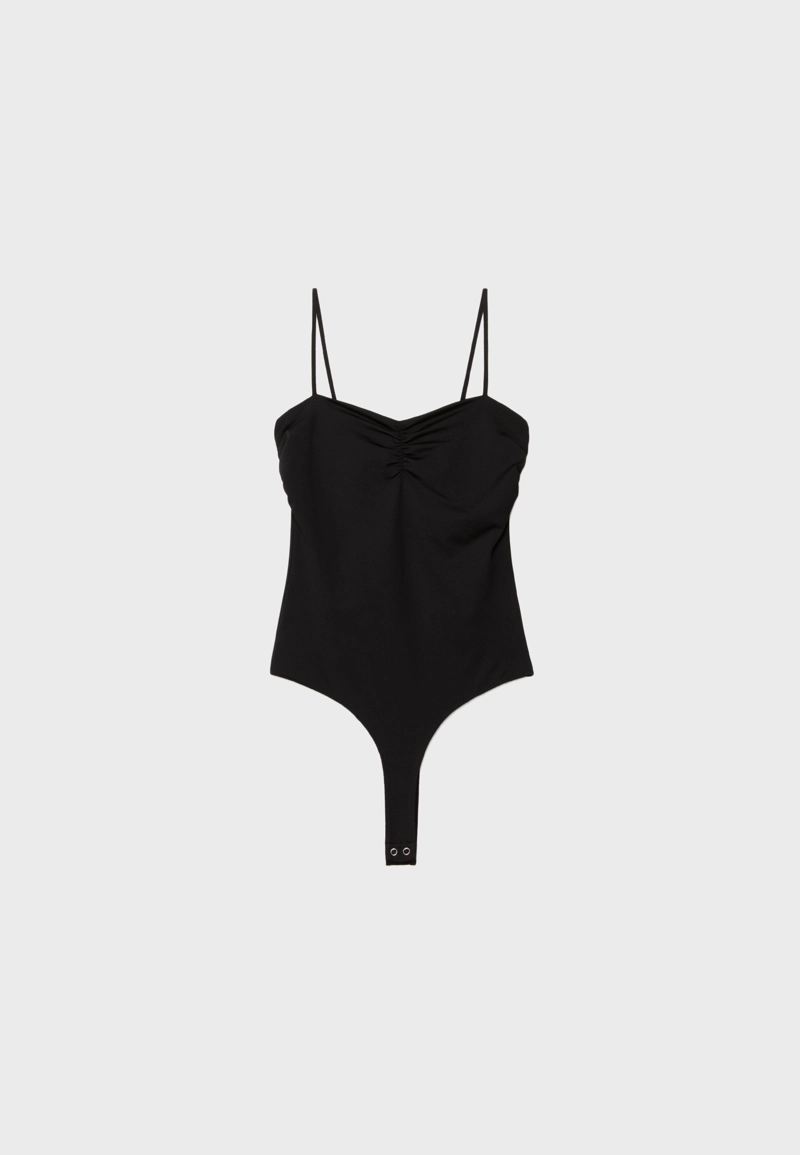 Боди с бретелями и сборками