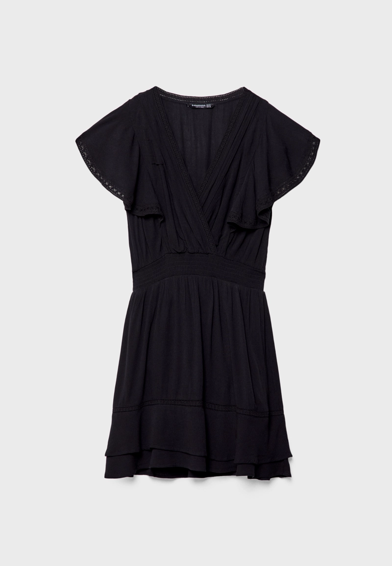 Короткое платье из струящейся ткани с воланами