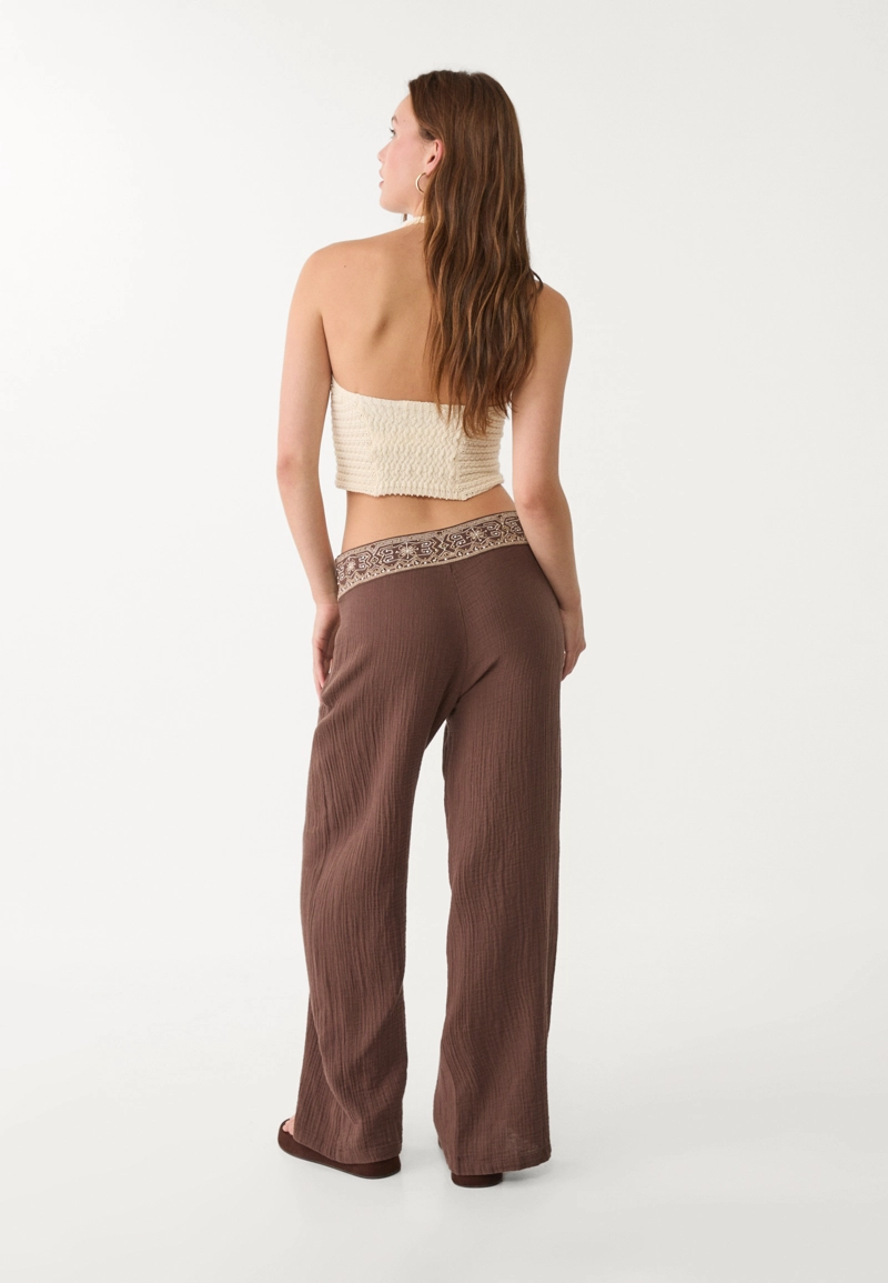 Брюки свободного кроя с рельефной вышивкой