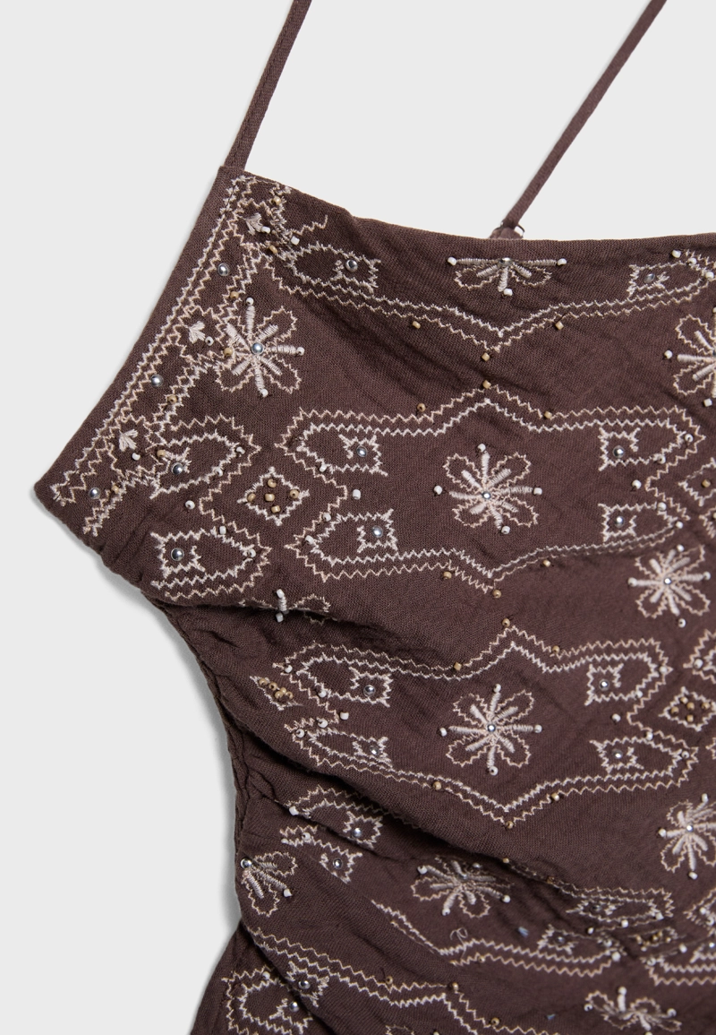 Топ с бретелями и вышивкой