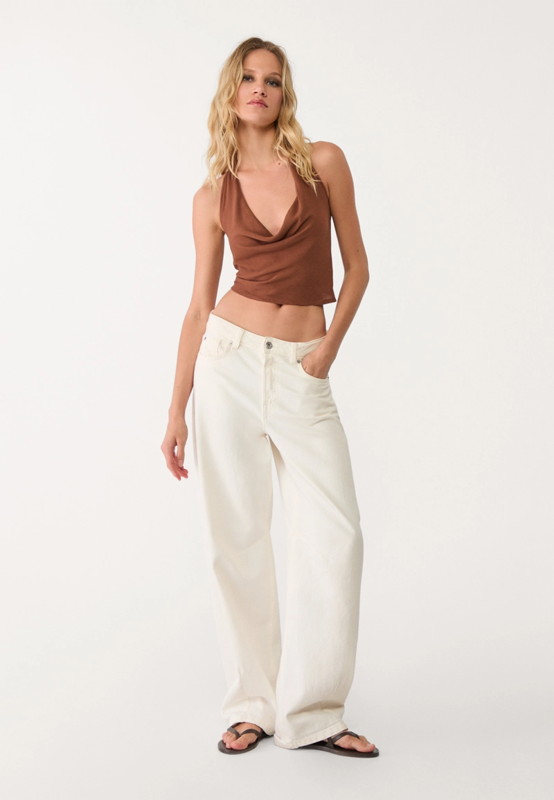 Струящийся топ с горловиной халтер