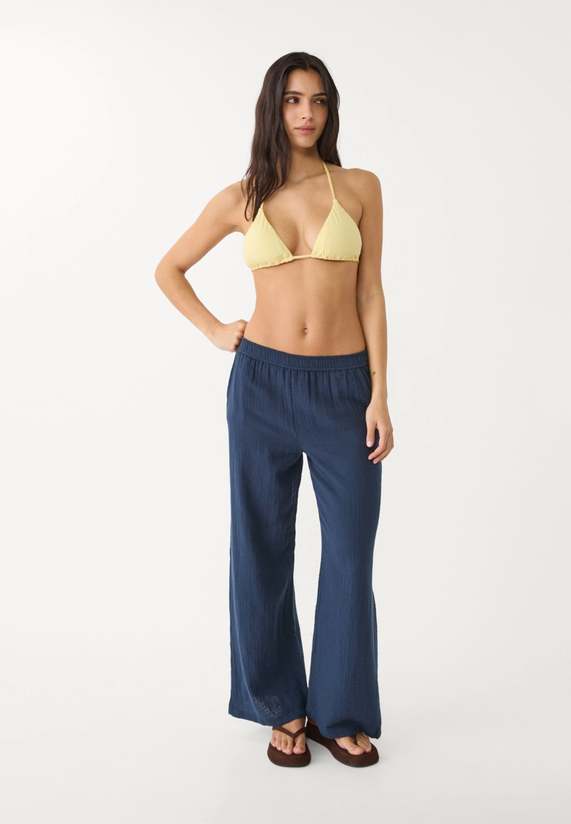 Брюки из струящейся ткани с эластичной талией