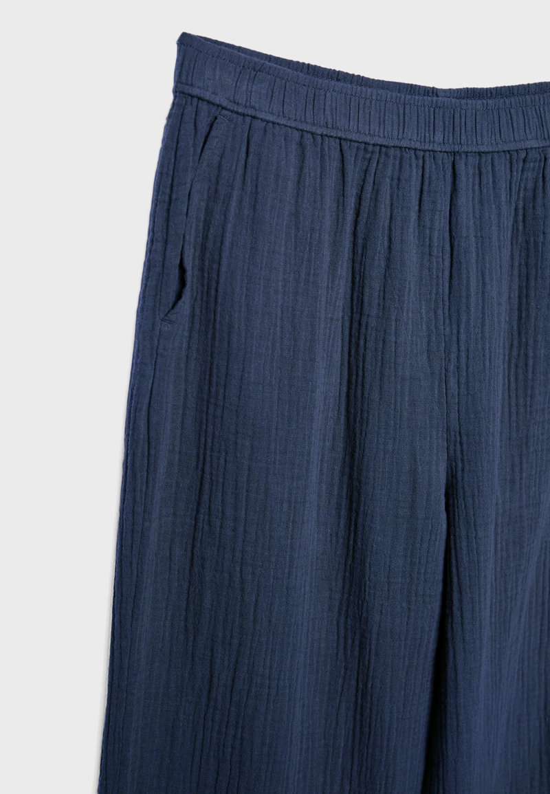 Брюки из струящейся ткани с эластичной талией