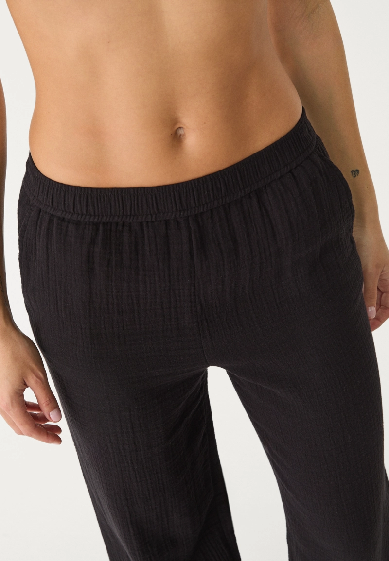 Брюки из струящейся ткани с эластичной талией