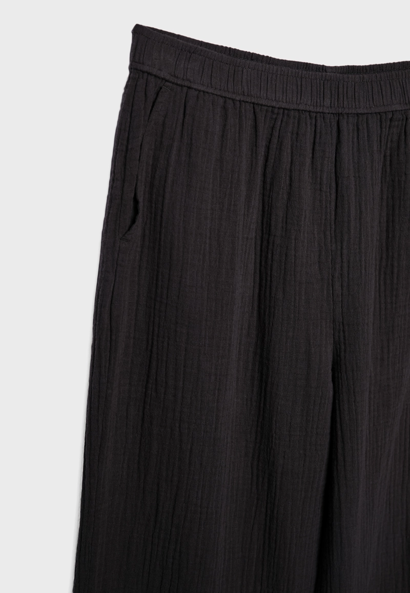 Брюки из струящейся ткани с эластичной талией