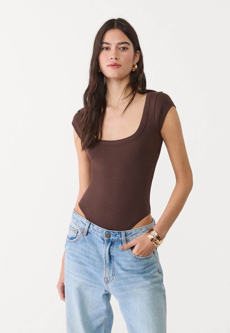 Базовое боди в рубчик с открытой спиной