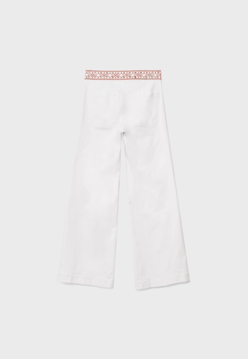 Минималистские джинсы с вышивкой