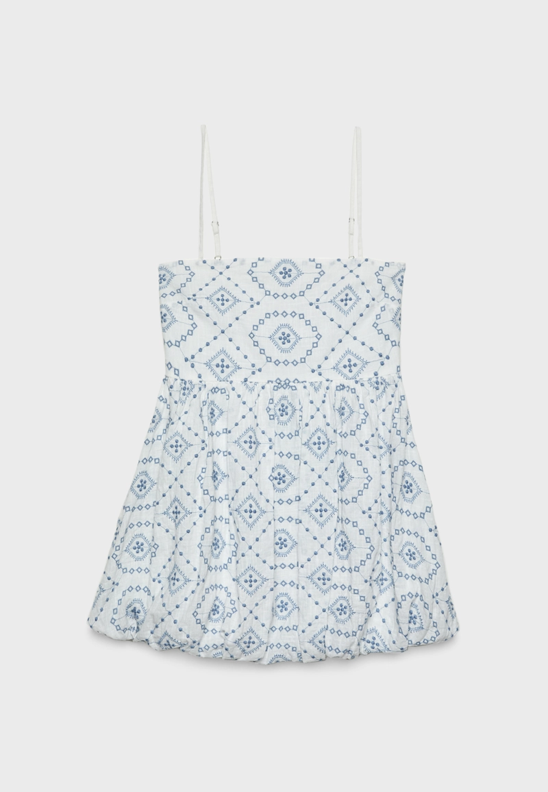 Короткое платье-баллон с вышивкой