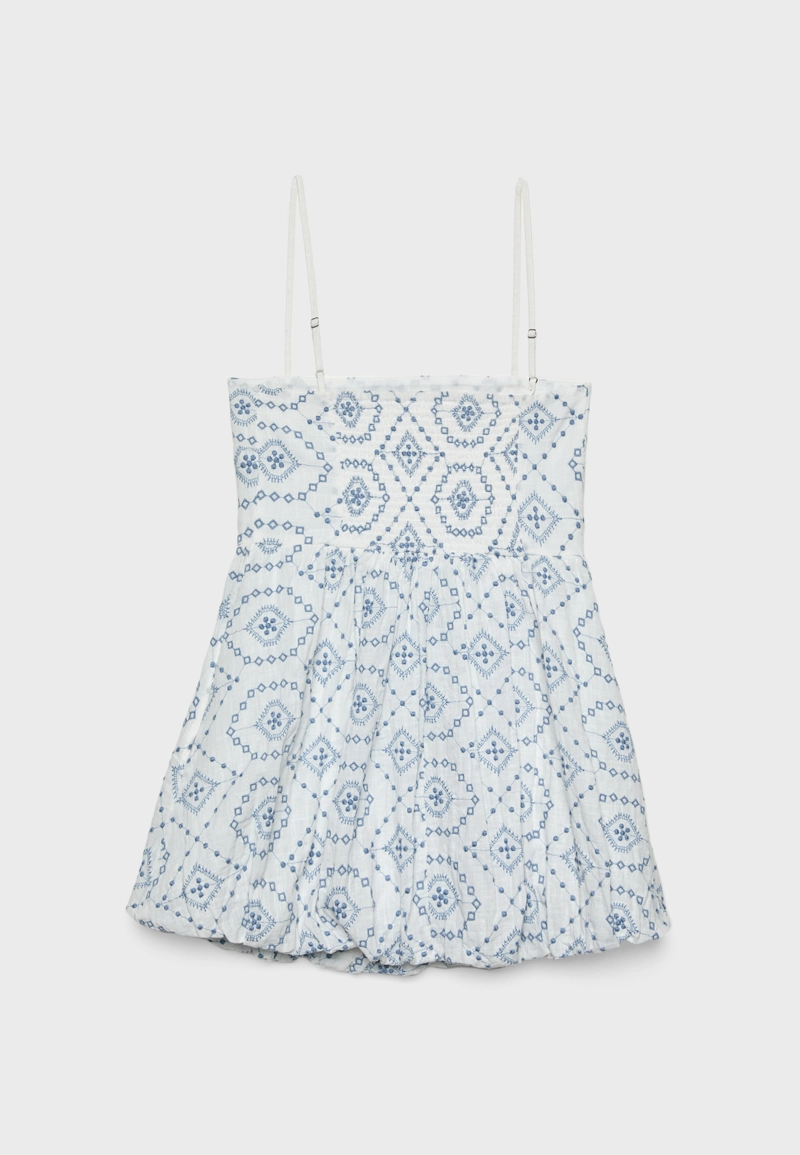 Короткое платье-баллон с вышивкой