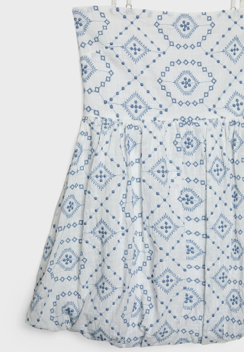 Короткое платье-баллон с вышивкой