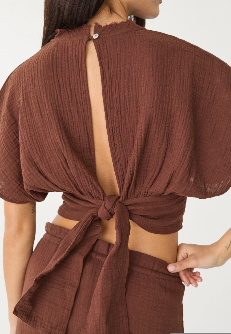 Укороченная блуза из хлопка с рукавами кимоно