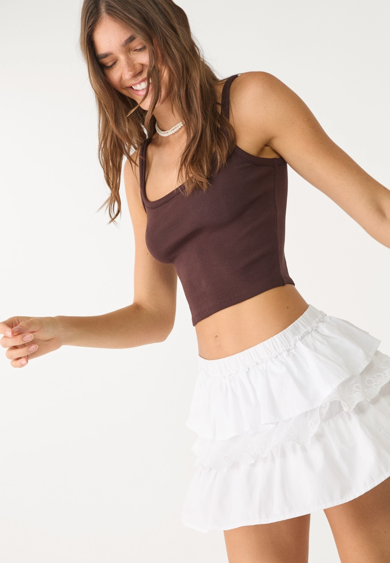 Юбка-шорты с воланами и контрастным кружевом