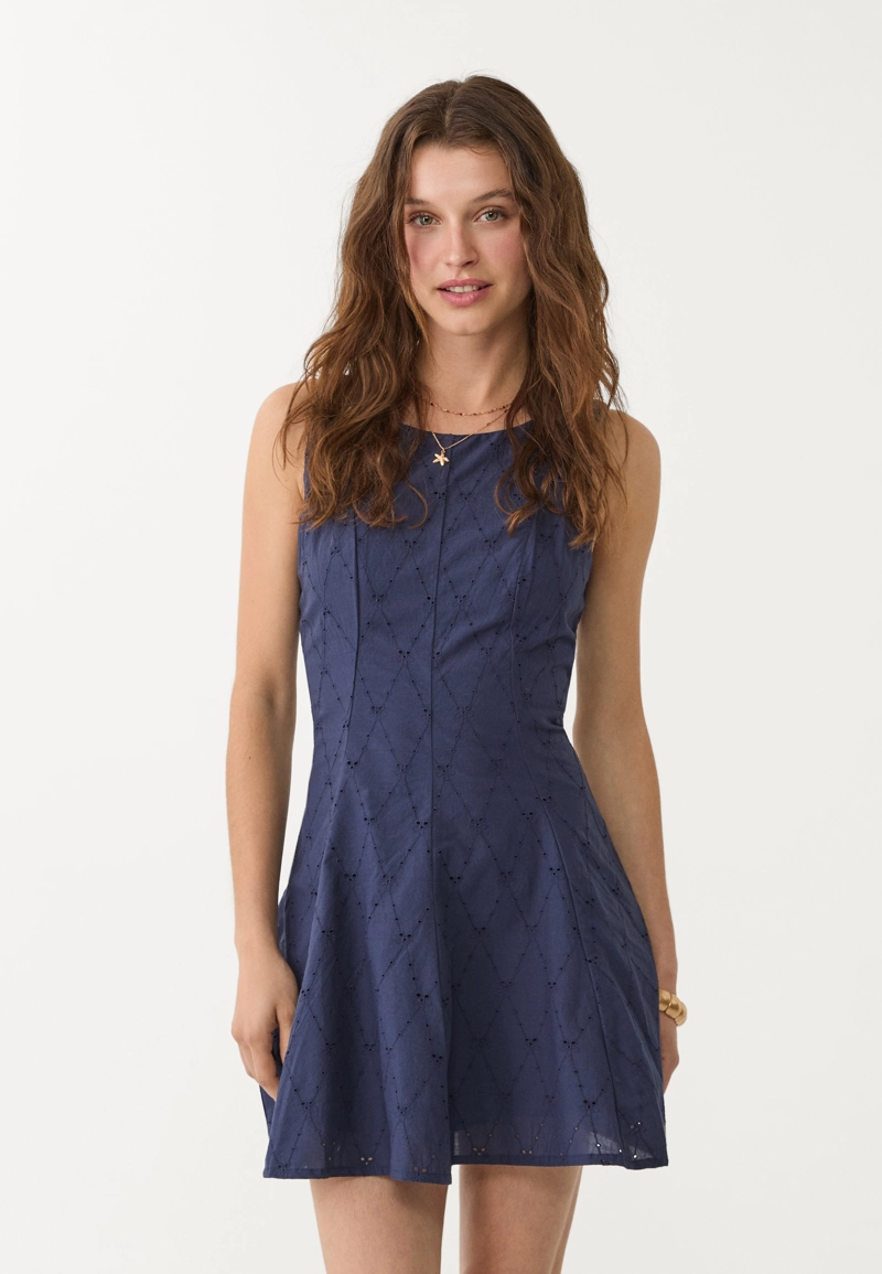 Короткое платье с вышивкой