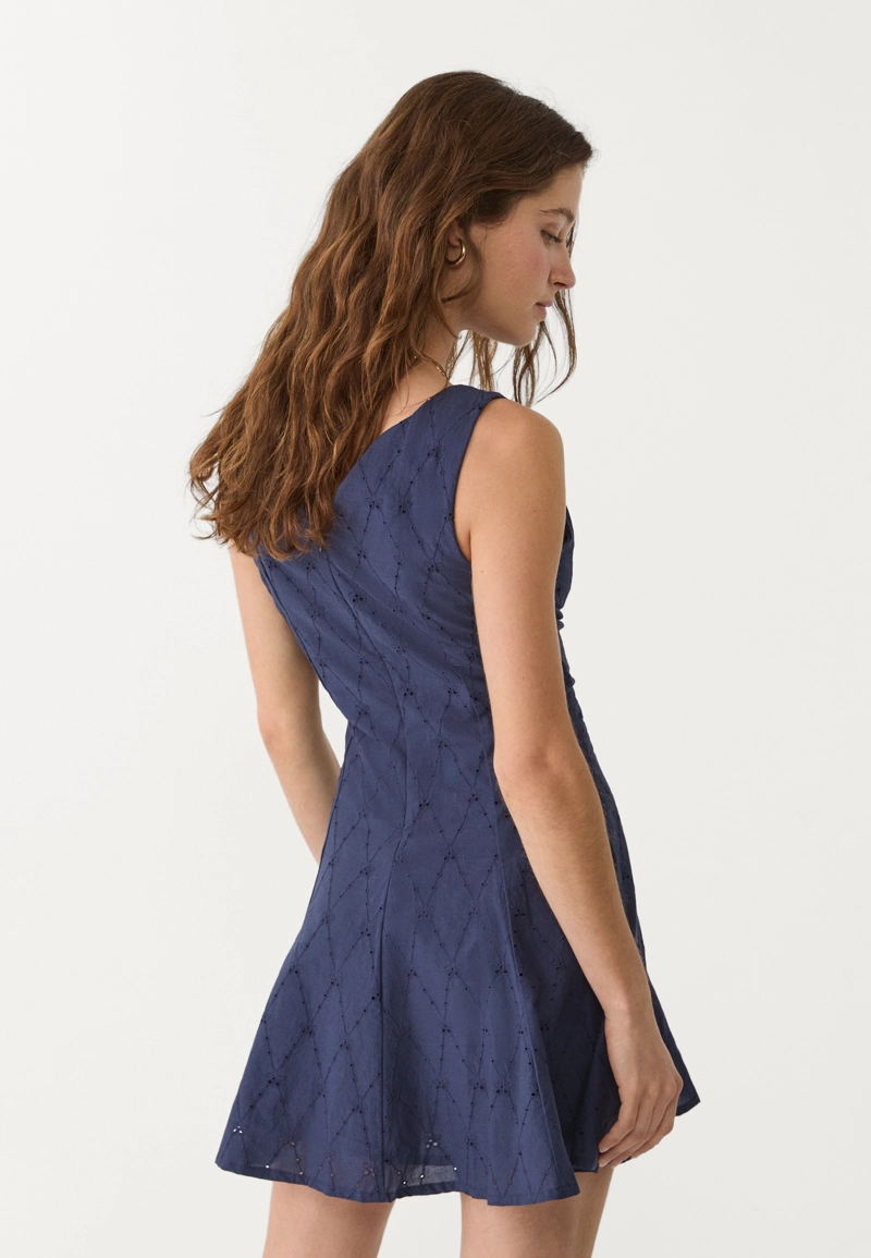 Короткое платье с вышивкой