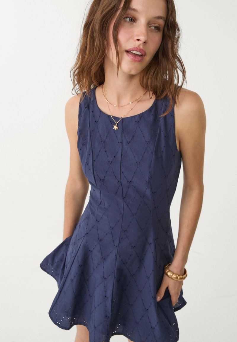 Короткое платье с вышивкой