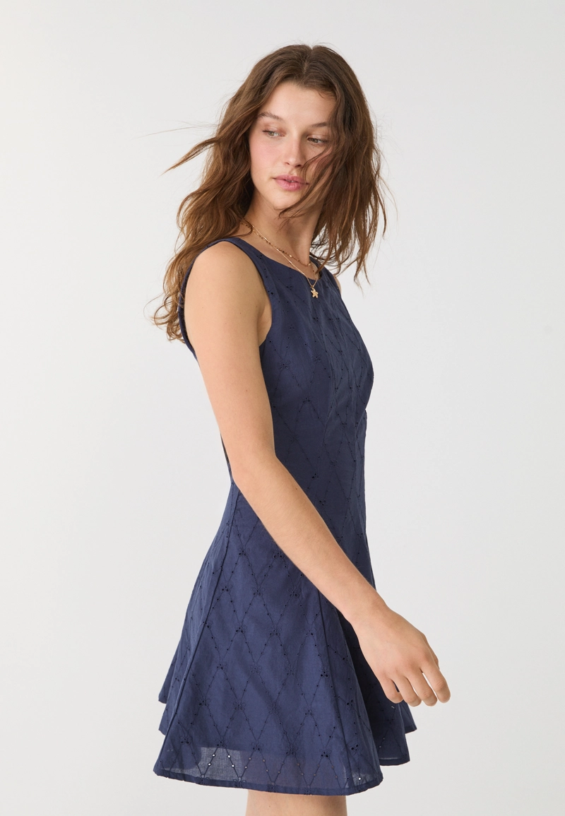 Короткое платье с вышивкой