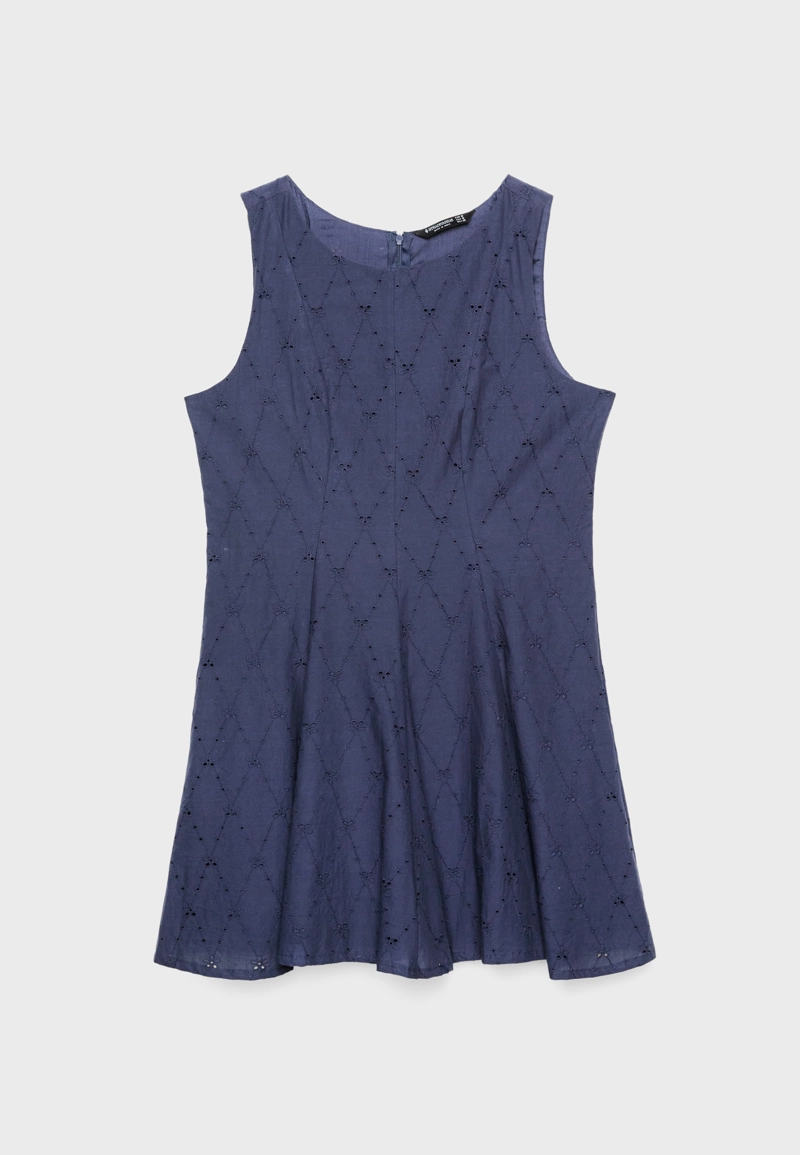 Короткое платье с вышивкой