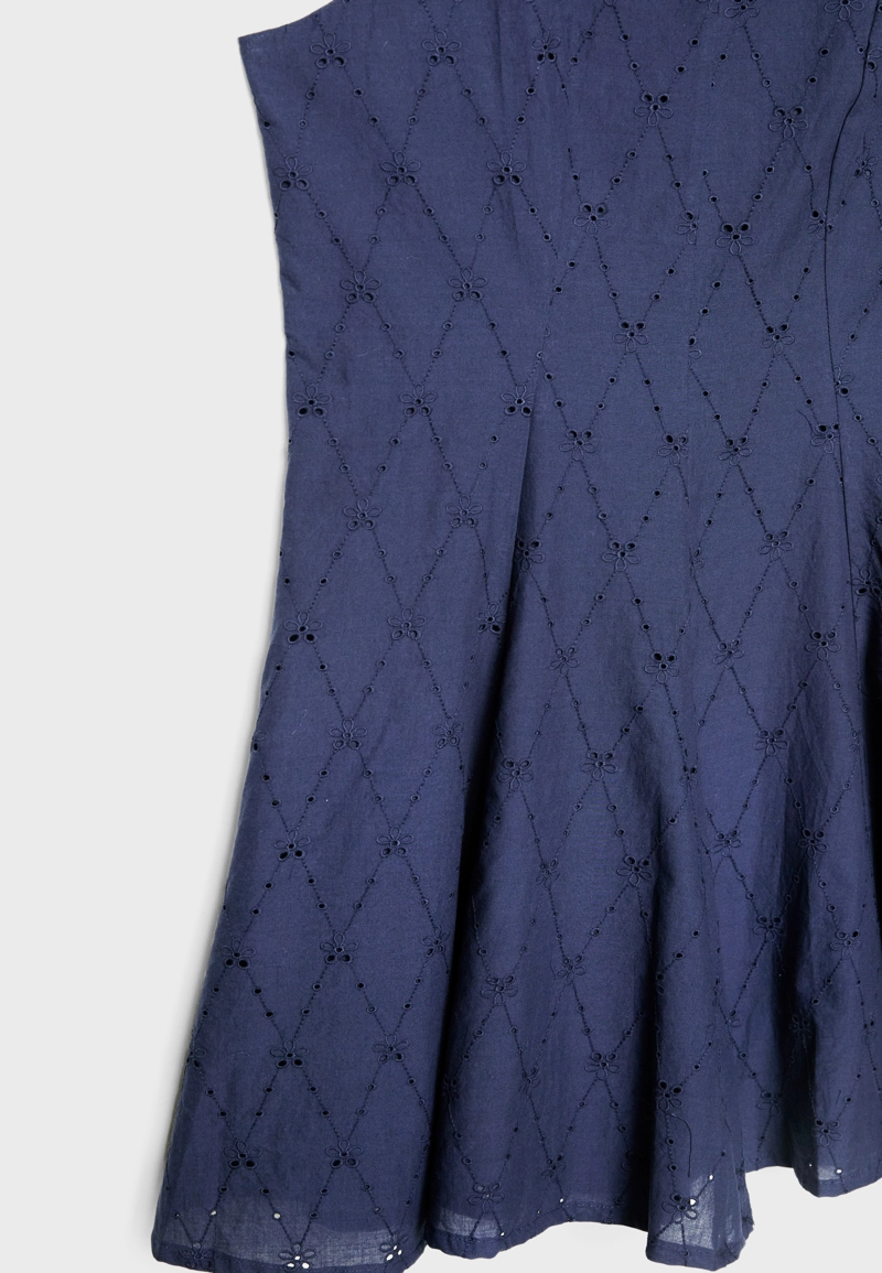 Короткое платье с вышивкой