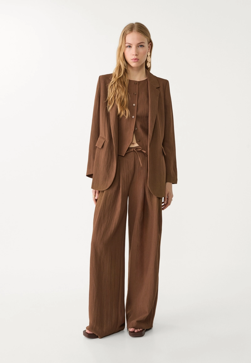 Пиджак классического кроя из жатой ткани