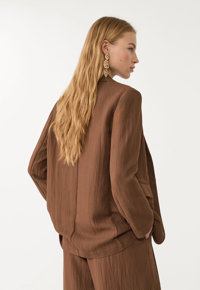 Пиджак классического кроя из жатой ткани