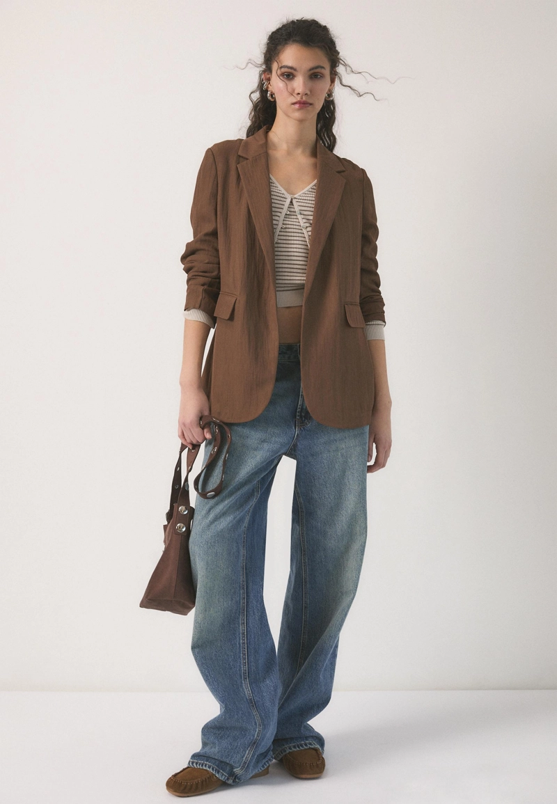 Пиджак классического кроя из жатой ткани