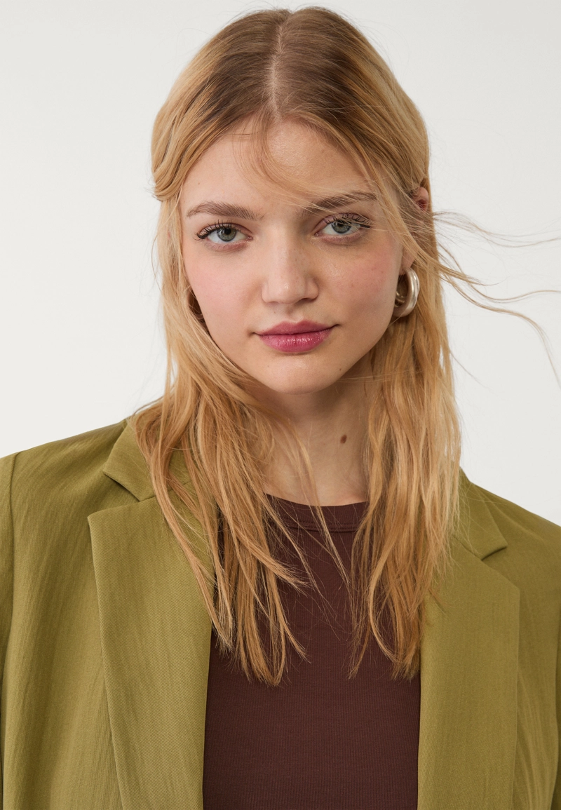 Пиджак классического кроя из жатой ткани