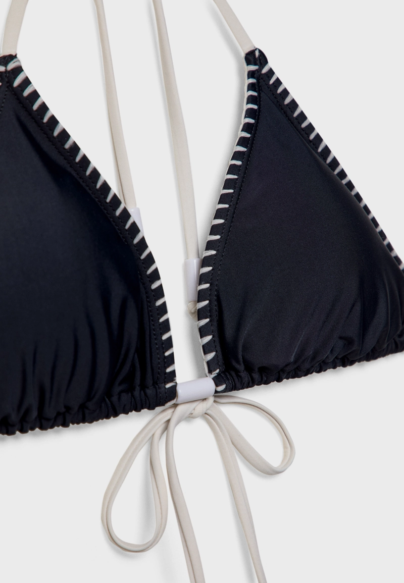 Бюстгальтер бикини с треугольными чашками и вышивкой