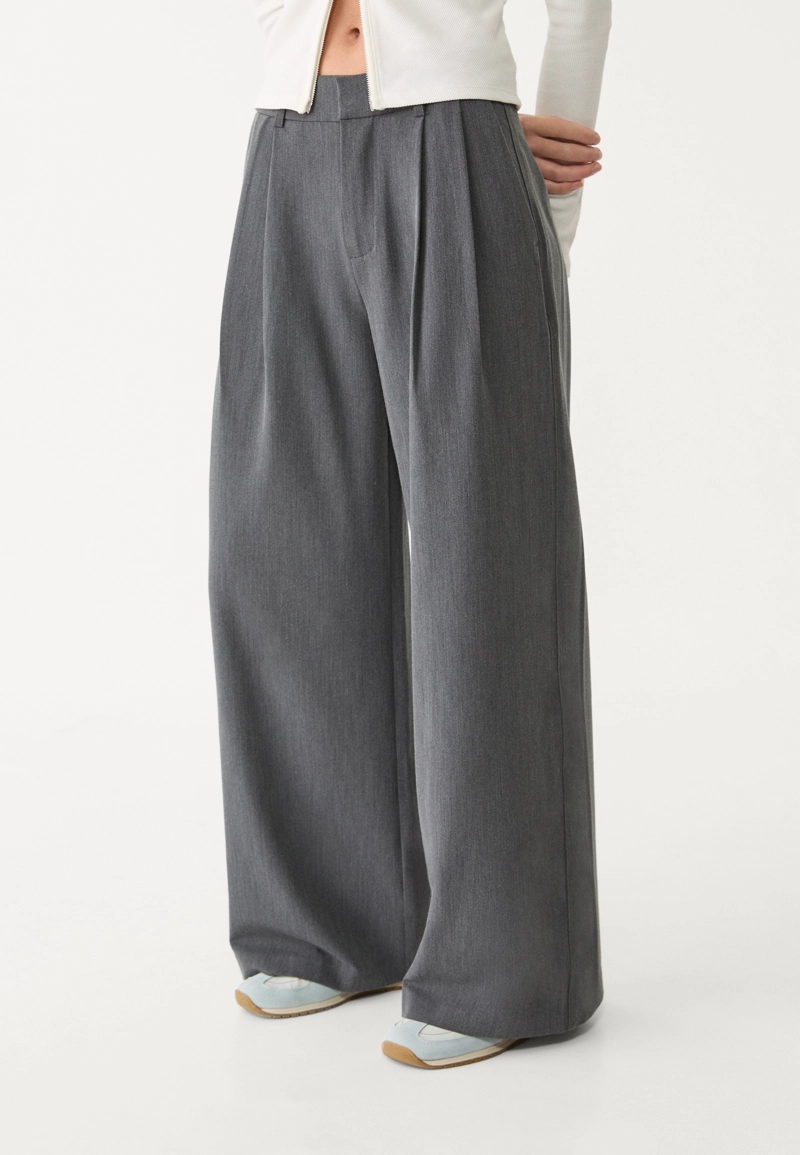 Регулируемые брюки с очень широкими штанинами