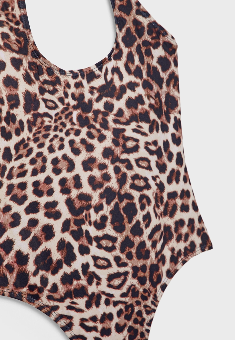 Купальник с леопардовым принтом и горловиной халтер