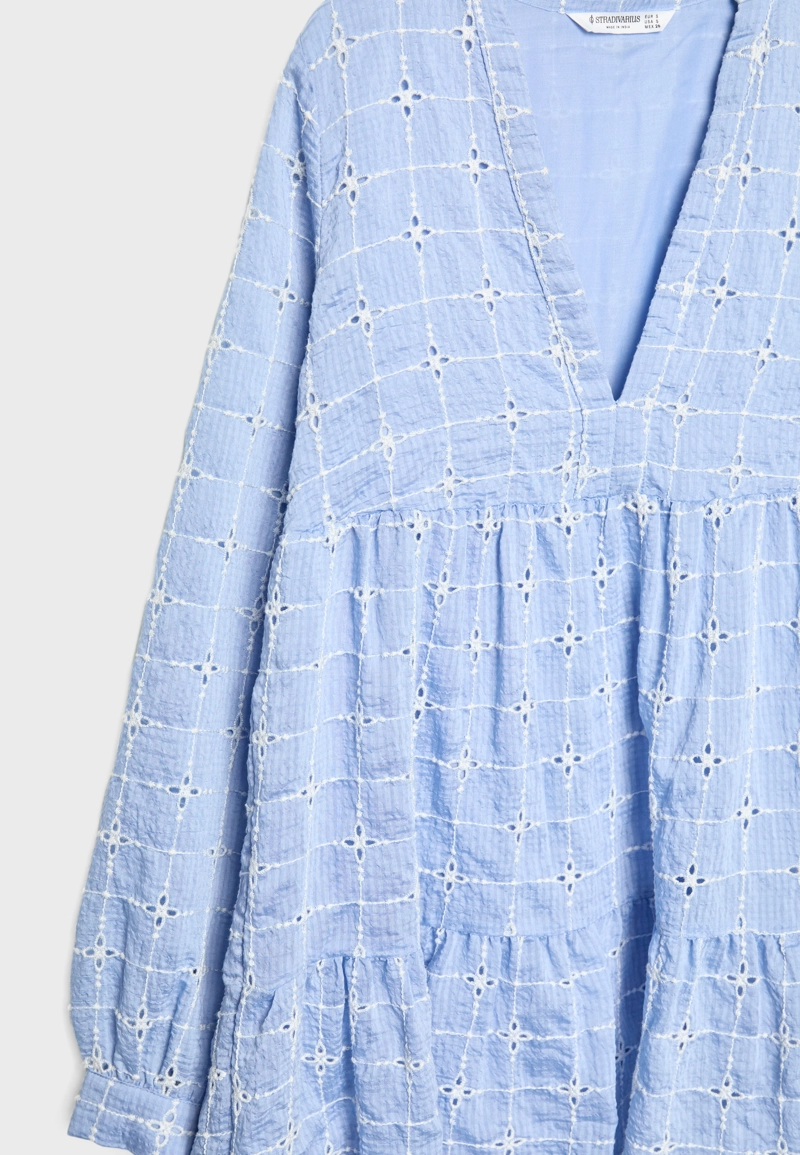 Короткое струящееся платье с вышивкой