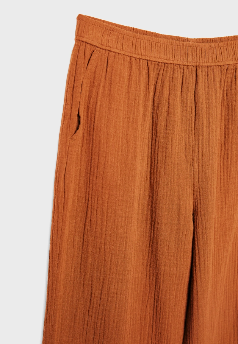 Брюки из струящейся ткани с эластичной талией