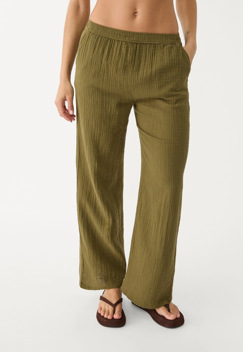 Брюки из струящейся ткани с эластичной талией