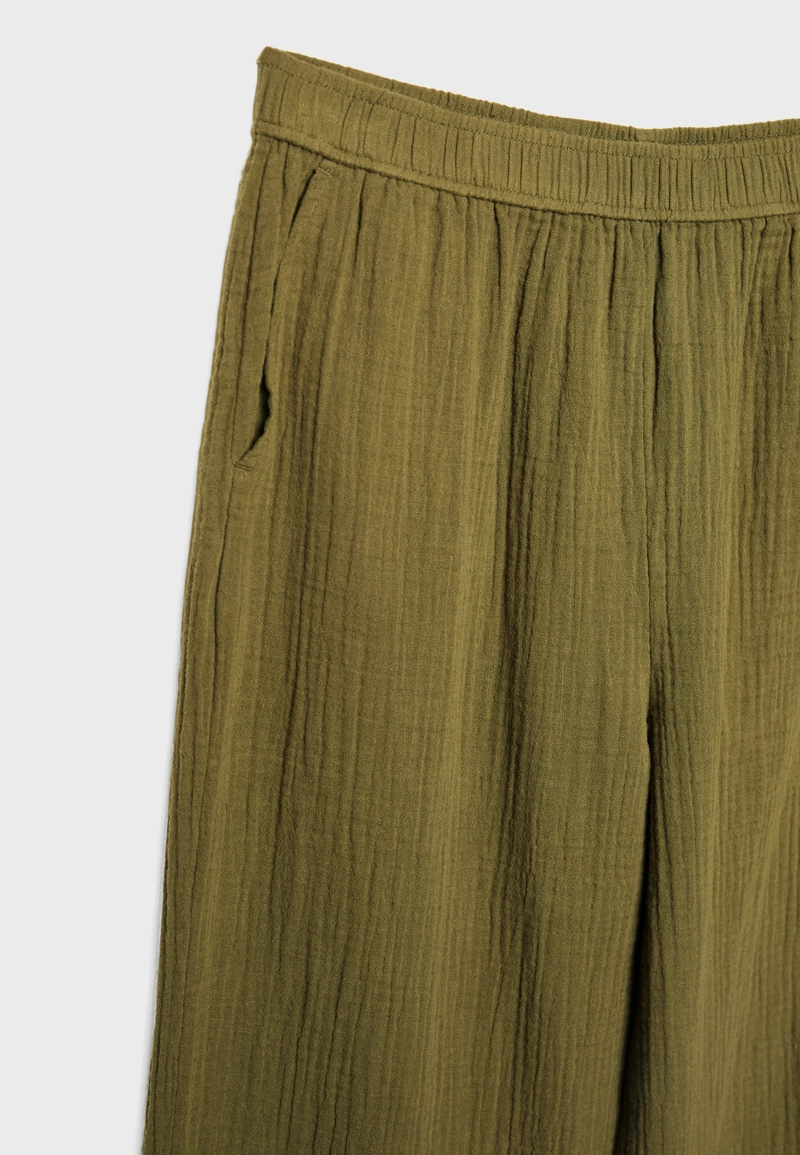 Брюки из струящейся ткани с эластичной талией