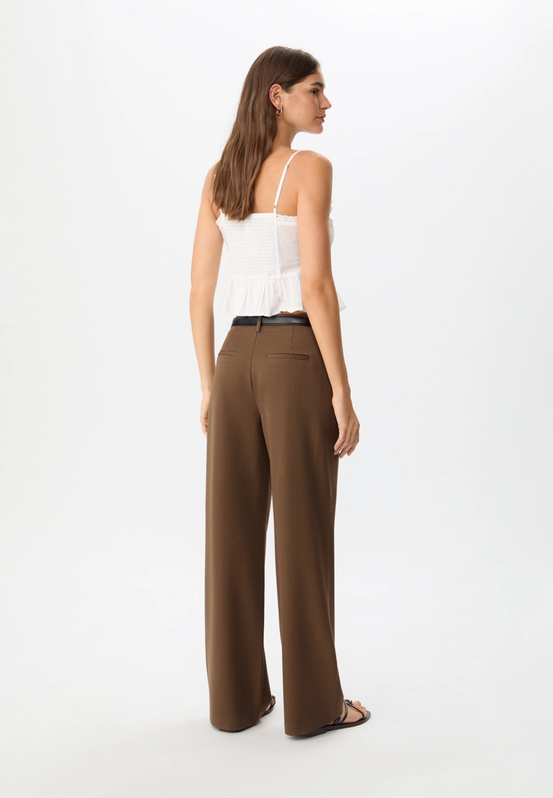 Брюки прямого кроя из струящейся ткани с поясом