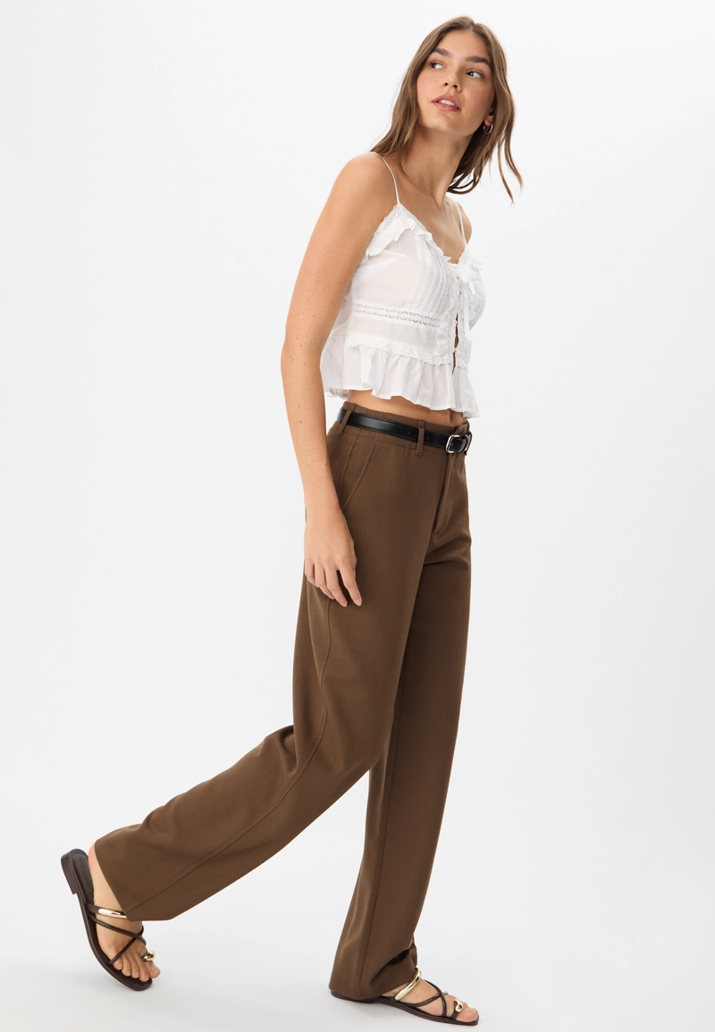 Брюки прямого кроя из струящейся ткани с поясом