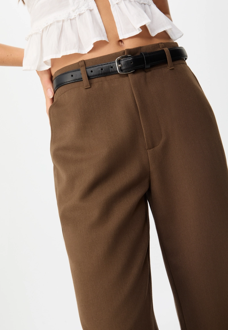 Брюки прямого кроя из струящейся ткани с поясом
