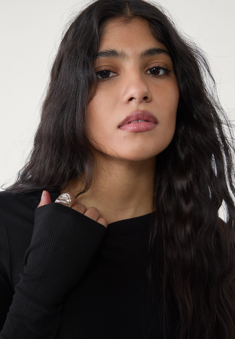 Футболка в рубчик с длинными рукавами