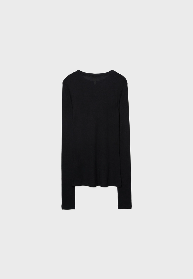 Футболка в рубчик с длинными рукавами