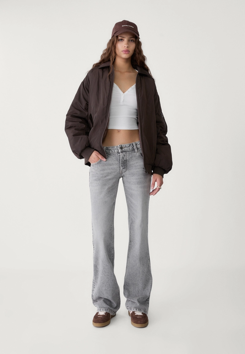 Расклешенные джинсы с низкой посадкой