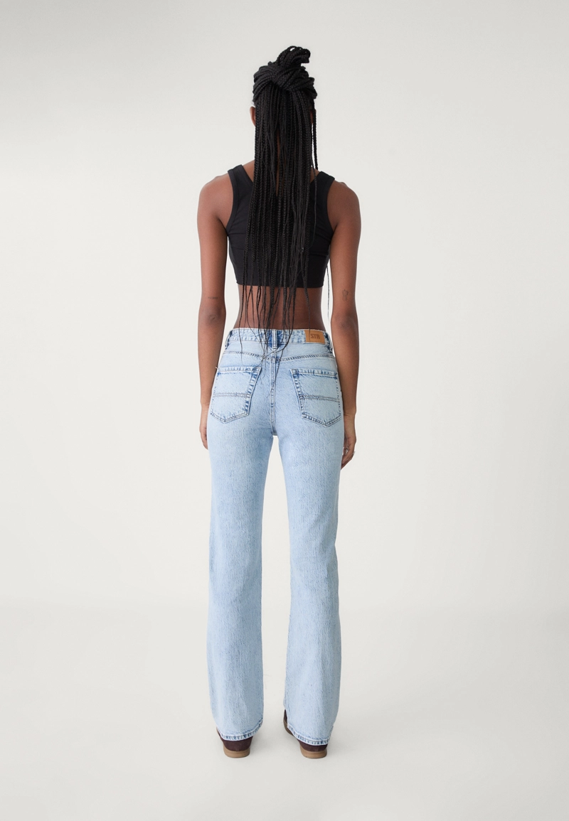 Джинсы прямого кроя с комфортной высокой посадкой