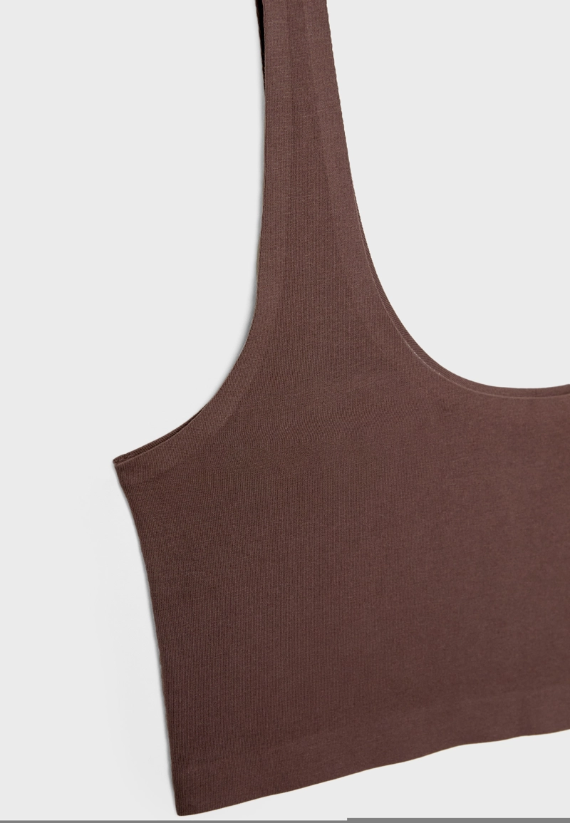 Укороченный топ с потайными швами