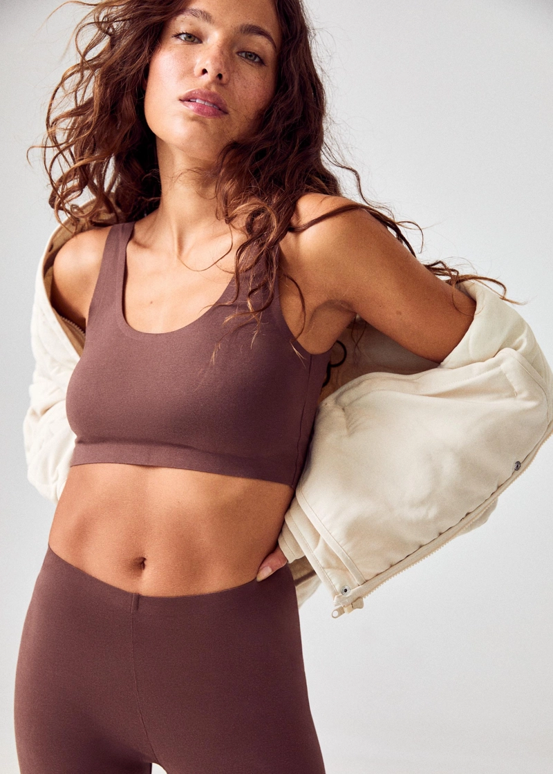 Укороченный топ с потайными швами