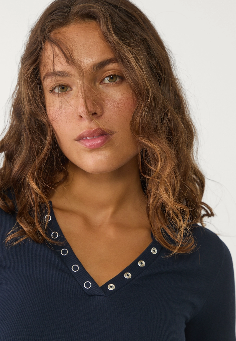 Бесшовная футболка с кнопками