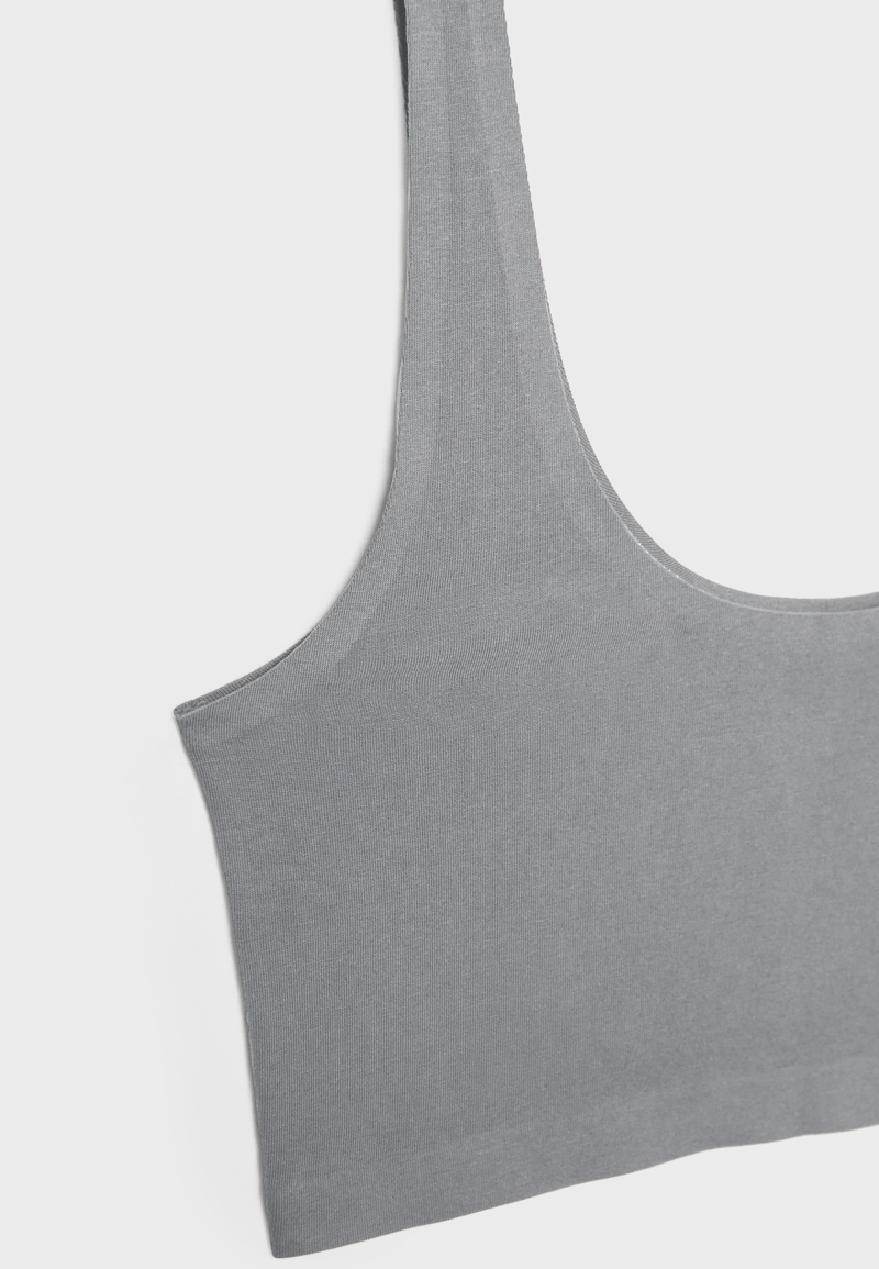 Укороченный топ с потайными швами