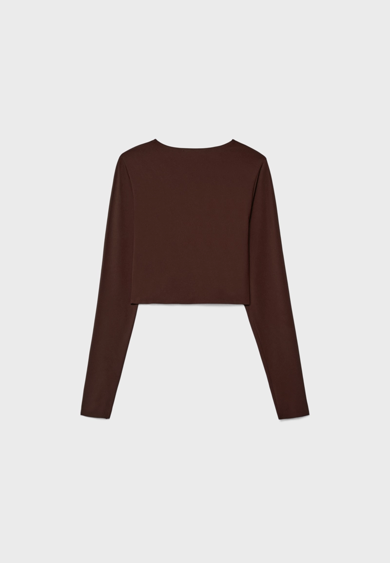 Укороченный топ с длинными рукавами