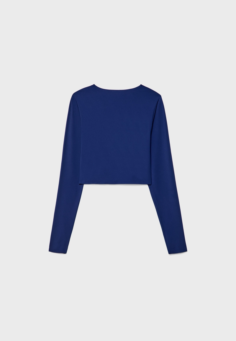 Укороченный топ с длинными рукавами