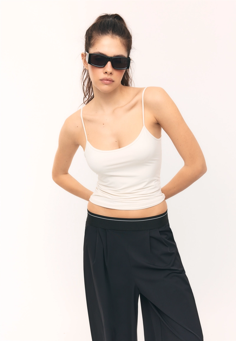 Базовый топ на бретелях