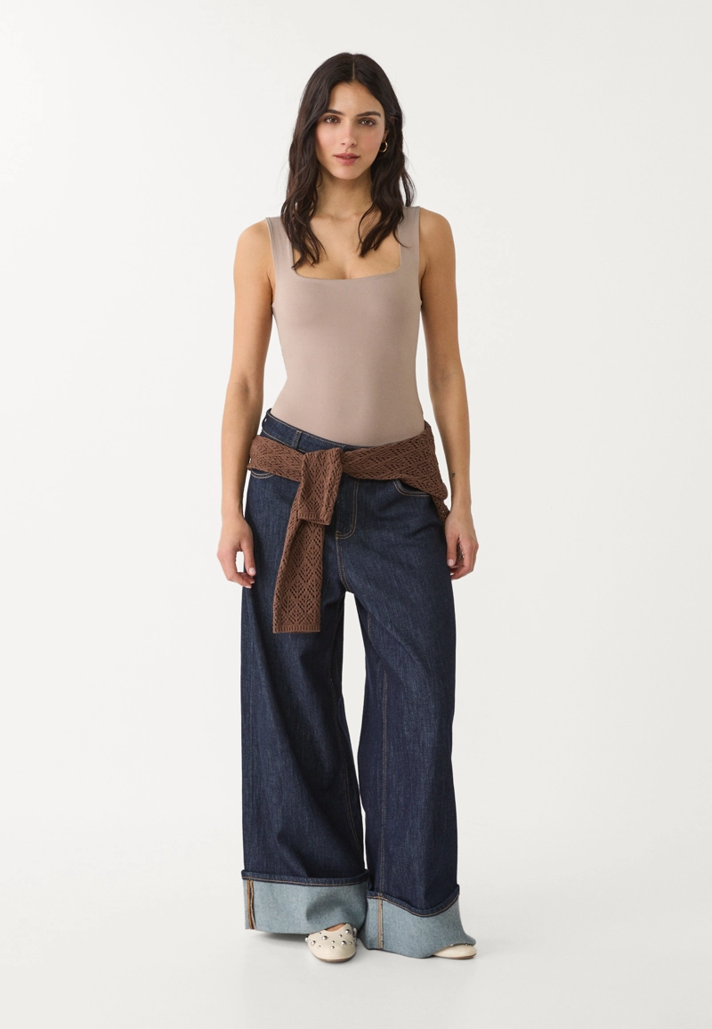 Боди с квадратным вырезом