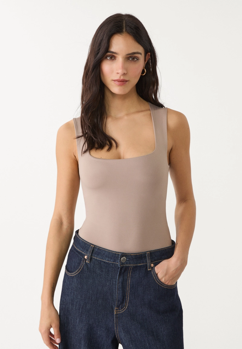 Боди с квадратным вырезом